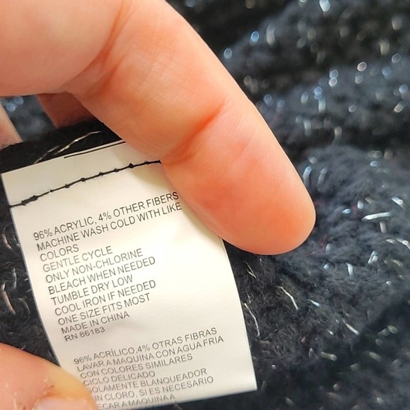 NEW! CAPELLI 3pc. Knit Triangle Scarf, Pom Pom Hat & Glove Gift Set! - Picture 10 of 10